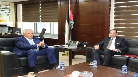 وزير النقل يؤكد الحرص على تذليل العقبات أمام انسياب البضائع والشاحنات مع سوريا