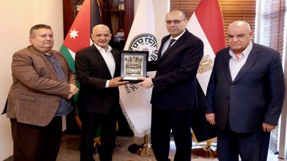تجارة الأردن تكرّم السفير المصري تقديرا لدوره في تعزيز التعاون الاقتصادي بين البلدين