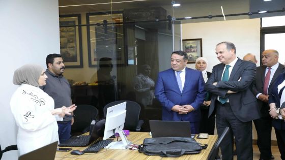 وزير الاقتصاد الرقمي والريادة يزور الأكاديمية الدولية للتجارة الإلكترونية واللوجستيك
