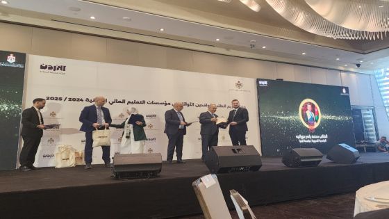 وزير التعليم العالي والبحث العلمي يكرّم طالب جامعة البترا محمد حورانية في حفل “أنتم سفراء الأردن”