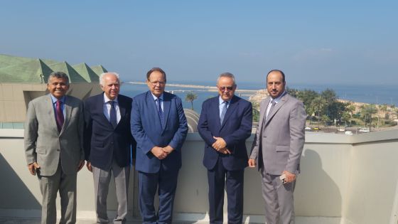 الرئيس علي ناصر محمد يحضر ندوة “جواهر الجواهري.. إبحار في عالم الجواهري” في مكتبة الإسكندرية