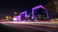 زين تُضيء مبانيها باللون البنفسجي احتفاءً باليوم العالمي للأشخاص ذوي الإعاقة