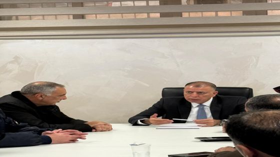 وزير الداخلية يتفقد غرفة عمليات العاصمة لمتابعة آثار المنخفض الجوي