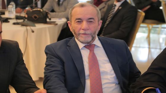 مشوقة يسأل حسان: متى أصبح النظام يسمو على الدستور