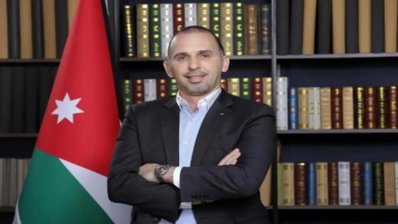 الكرسي والمسؤول من يصنع من..!