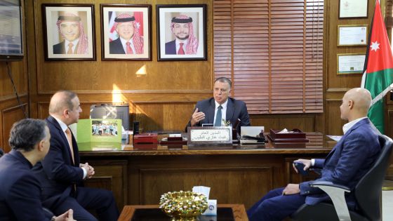 وزير الداخلية يفتتح مكتب الخدمة المستعجلة في دائرة الأحوال المدنية والجوازات