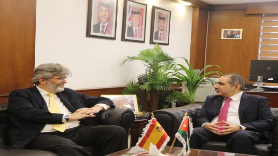 وزير الاستثمار يلتقي السفير الإسباني ويبحثان تعزيز التعاون الاقتصادي والاستثماري