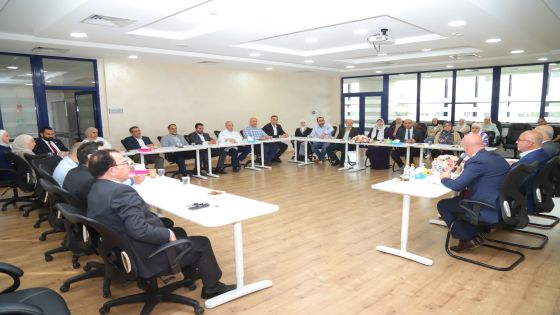 جامعة البترا تبحث آفاق الاستثمار الدوائي العربي في محاضرة لرئيس “اتحاد المنتجين”