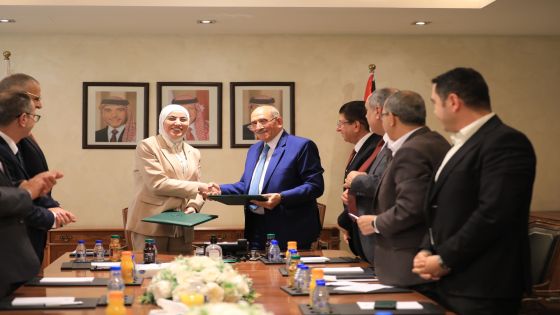 التنمية الاجتماعية و الفوسفات الأردنية يوقعان اتفاقية لإنشاء مركز الجفر للخدمات الاجتماعية بمحافظة معان بقيمة 750 ألف دينار