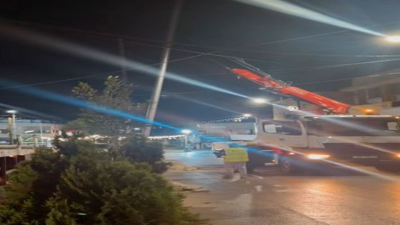بمناسبة ذكرى الإستقلال.. كهرباء إربد تنفّذ مبادرة لتركيب سواري الأعلام في عدد من شوارع المحافظة