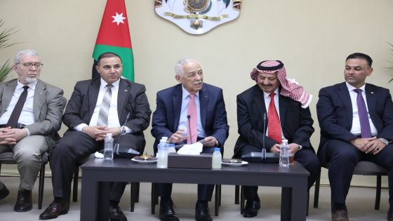 بتوجيهات ملكية.. رئيس الديوان الملكي يلتقي 350 شخصية من أبناء وبنات محافظة الزرقاء