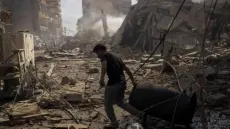 11 شهيدا و5 إصابات بغارات إسرائيلية مكثفة على جنوب لبنان