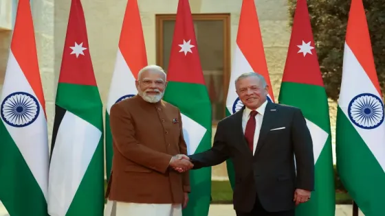 الملك يؤكد لرئيس وزراء الهند ضرورة الاحتكام للحوار لإنهاء الأزمة في المنطقة