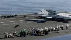 الجيش الأمريكي يعلن توسيع عملياته العسكرية واستهداف العمق الإيراني