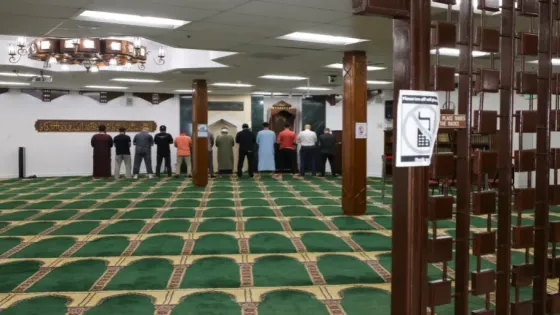 قلق بين المسلمين بعد أعمال تخريب في مساجد بتكساس وكاليفورنيا