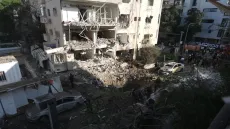 إصابات ودمار في تل أبيب جراء هجوم صاروخي إيراني