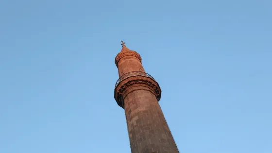 إعادة مؤذن مسجد إلى عمله بعد تبرئته قضائياً