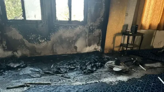 مستوطنون يحرقون مسجدا بسلفيت ويقتحمون الأقصى