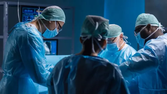 مستشفى الزرقاء الحكومي ينجز تدخلا نوعيا لعلاج آلام مزمنة في الظهر