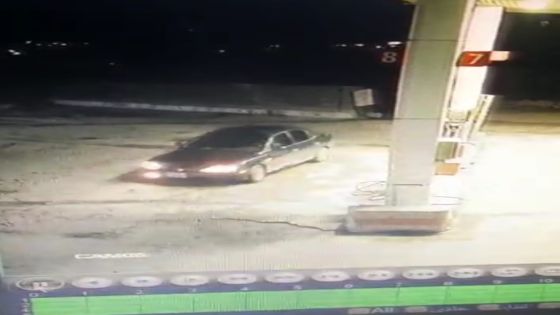 فيديو/ضبط مركبة وسائقها بعد ان قام بتعبئتها بالوقود والفرار من أحدى كازيات بلدة مؤتة في الكرك