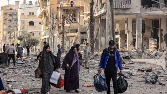 العراق يُجلي مواطنين عالقين في غزّة عبر الأردن