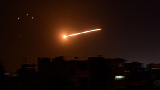 مقتل 5 افراد من الجيش السوري في قصف اسرائيلي على دمشق والمناطق الجنوبية والدفاعات الجوية تتصدى