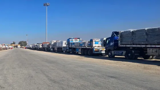 إعلام عبري: سيتم إدخال 600 شاحنة مساعدات يوميا إلى القطاع