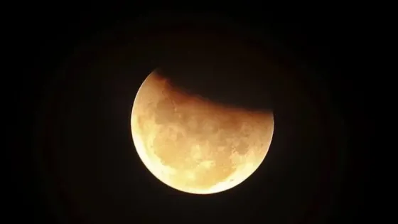 يستمر 5 ساعات.. العالم على موعد مع خسوف كلي للقمر