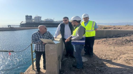 وزير المياه يطلع على جهود تسريع وتيرة العمل بمشروع الناقل الوطني