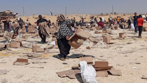 شاهد : غزي يعود من مركز المساعدات حاملا جثة طفله بدل الطحين