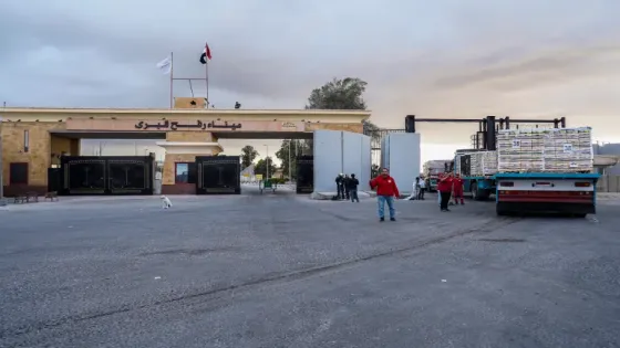 معبر رفح يفتح أبوابه.. ماذا نعرف عن آليات تشغيله وإجراءات الفحص الأمني؟