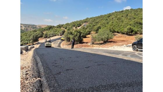 بلدية عجلون تبدأ بتأهيل وتعبيد طرق حيوية