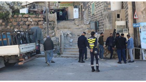 إزالة اعتداء على درج تاريخي يربط سور إربد الأثري بمدرسة الثانوية