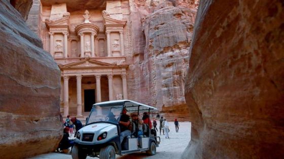 1.05 مليار دولار الدخل السياحي للأردن في شهرين فقط