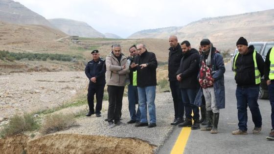 وزير الأشغال يتفقد طرق متضررة من السيول في الطفيلة والكرك