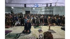 غزيون يحيون ليلة القدر وسط المساجد المدمرة والمصليات البلاستيكية