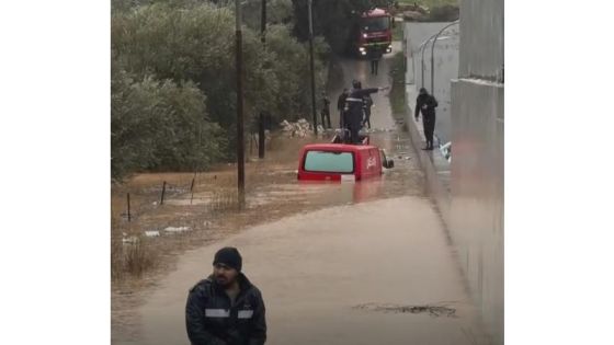 الدفاع المدني يتعامل مع غرق مركبة في ناعور