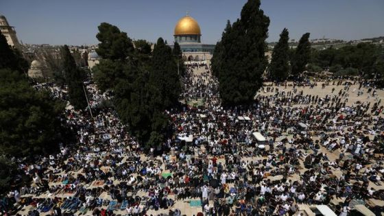 50 ألفا يؤدون صلاة الجمعة في المسجد الأقصى