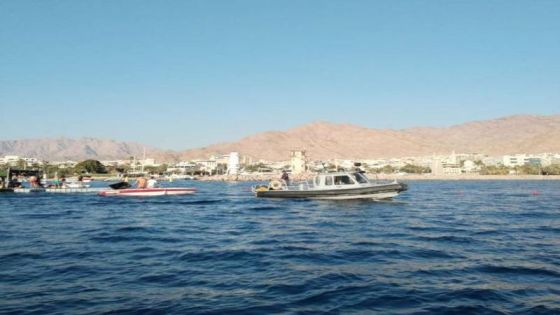 طواقم القوة البحرية والزوارق الملكية تنقذ مركبا سياحيا في العقبة