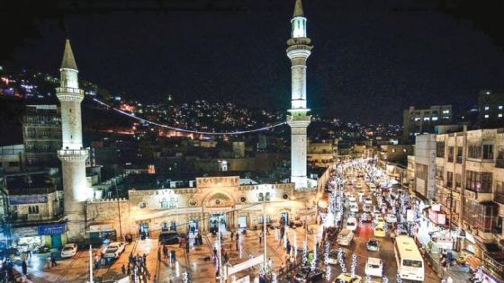إقبال كبير على المسجد الحسيني خلال صلاة التراويح في رمضان