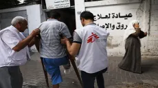 أطباء بلا حدود تحذر من تداعيات كارثية لوقف نشاطاتها في غزة
