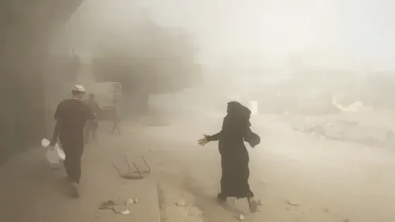 50 ألفا بلا مأوى في مدينة غزة وسط غارات مكثفة وتحذير من دمار كامل