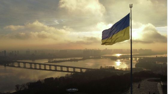 الدعوات إلى مغادرة أوكرانيا تزداد