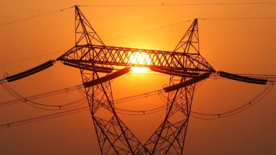 كهرباء مصر تستدعي 10 آلاف مهندس وفني من الخليج