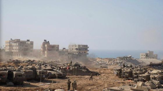 Israeli soldiers and tanks take position inside the Gaza Strip, according to the Israeli Defense Forces (IDF), in this handout picture obtained by Reuters on November 5, 2023. IDF/Handout via REUTERS THIS IMAGE HAS BEEN SUPPLIED BY A THIRD PARTY