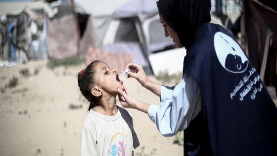 إسرائيل تسحب تصاريح منظمات إنسانية لمنعها من العمل بالضفة الغربية وغزة