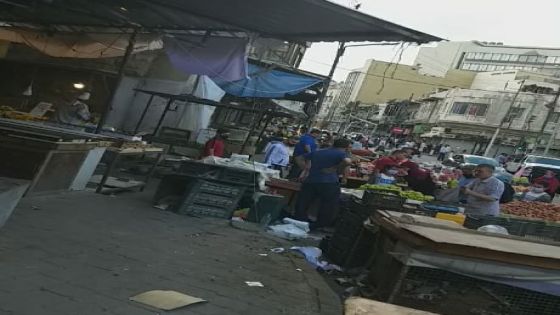 في الوقت الذي تصادر فيه بسطات الضعفاء متنفذون في امانة عمان يحتلون شوارع العاصمة ببسطاتهم