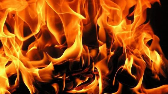 شاب يحرق منزلين بعد وفاة والده بسجن الطفيلة