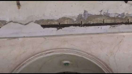 انهيار اجزاء من السقف مبنى نادي الجليل في مخيم اربد