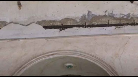 انهيار اجزاء من السقف مبنى نادي الجليل في مخيم اربد
